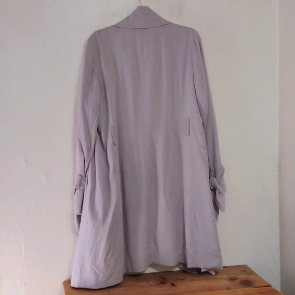 Tahari Gray Wrap Coat Size 6 NWT Missing Belt